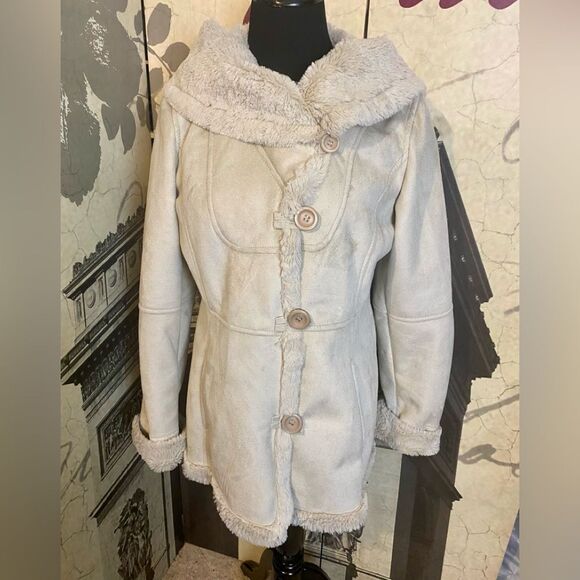 Adorable coat by Jones NewYork in size medium - Picture 3 of 3